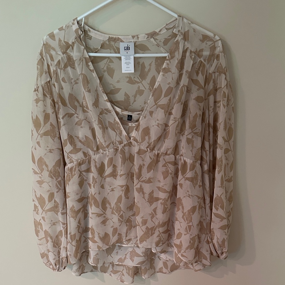 CAbi Women's Beige and Cream Leaf Print Blouse